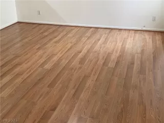 Photo #3: 2321842 Listing