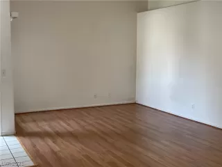 Photo #4: 2321842 Listing