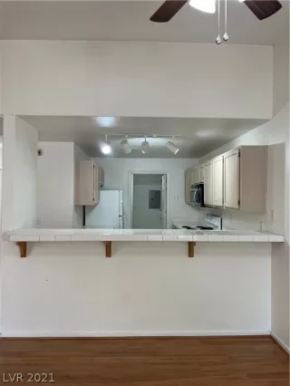 Photo #6: 2321842 Listing