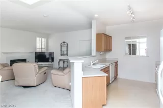 Photo #5: 2321865 Listing