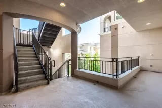 Photo #5: 2321869 Listing