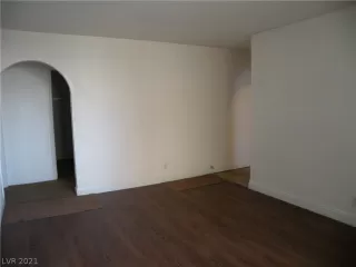 Photo #5: 2321919 Listing 