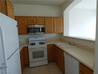 Photo #4: 2321930 Listing 