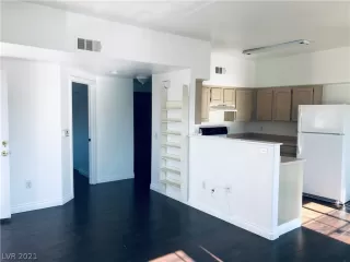 Photo #4: 2321936 Listing