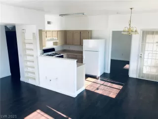 Photo #5: 2321936 Listing