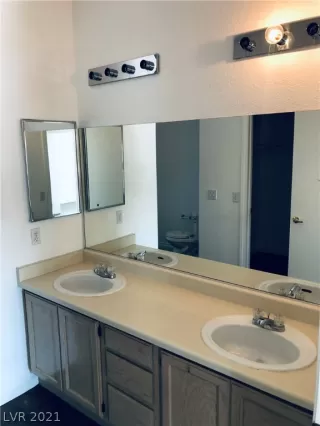 Photo #6: 2321936 Listing