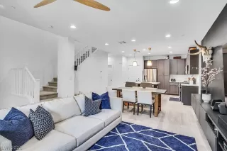 Photo #2: 2321942 Listing 