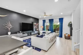 Photo #4: 2321942 Listing 