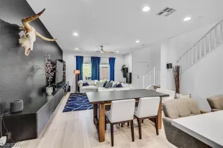 Photo #5: 2321942 Listing 