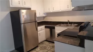 Photo #5: 2322013 Listing