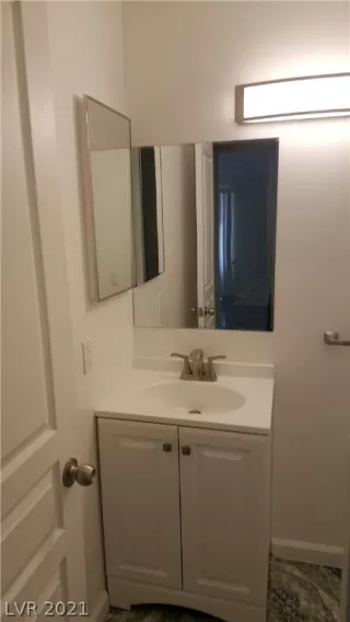 Photo #6: 2322013 Listing