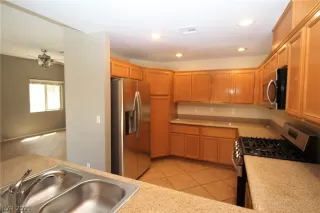 Photo #6: 2322021 Listing