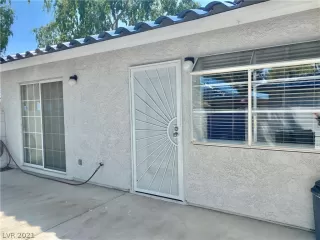 Photo #3: 2322040 Listing