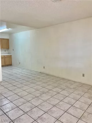 Photo #6: 2322040 Listing