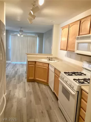 Photo #6: 2322053 Listing 