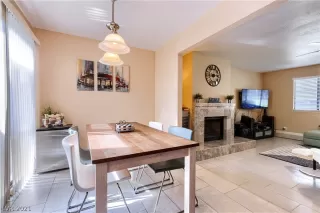 Photo #5: 2322058 Listing 