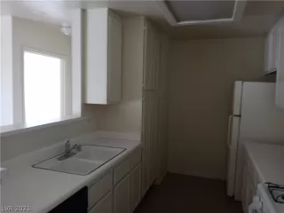 Photo #6: 2322062 Listing 