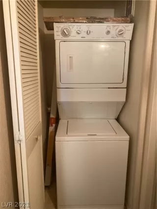 Photo #5: 2322075 Listing