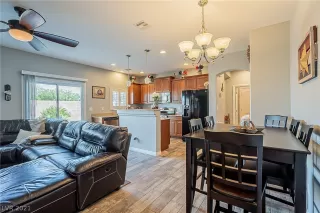 Photo #3: 2322077 Listing