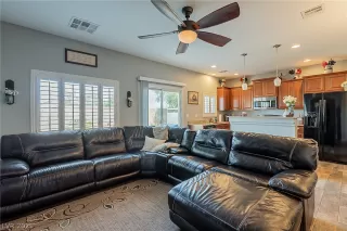 Photo #4: 2322077 Listing