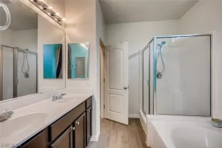 Photo #4: 2322090 Listing