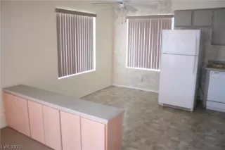 Photo #3: 2322091 Listing 