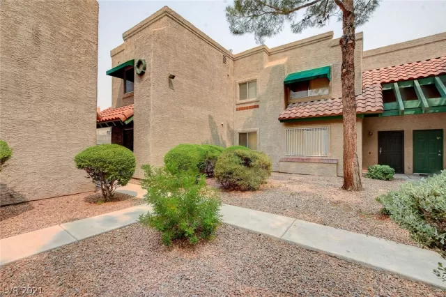 MLS: 2322104 Condo For Sale