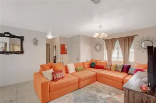 Photo #3: 2322104 Listing