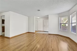 Photo #6: 2322114 Listing