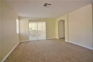 Photo #4: 2322148 Listing