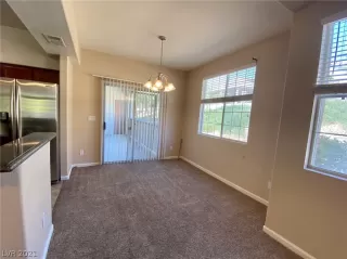 Photo #4: 2322149 Listing