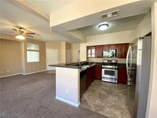 Photo #5: 2322149 Listing