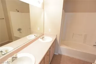 Photo #5: 2322151 Listing