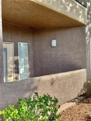 Photo #3: 2322166 Listing