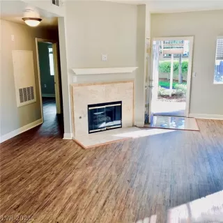 Photo #5: 2322166 Listing