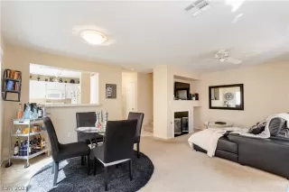 Photo #6: 2322322 Listing