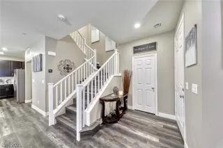 Photo #3: 2322338 Listing