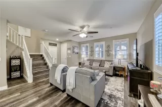 Photo #4: 2322338 Listing