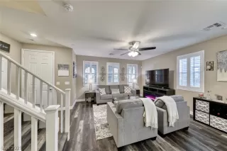 Photo #5: 2322338 Listing