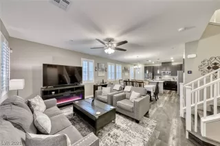 Photo #6: 2322338 Listing