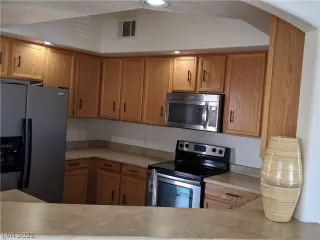 Photo #6: 2322380 Listing 