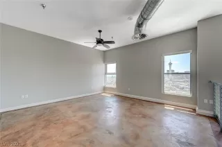 Photo #4: 2322386 Listing