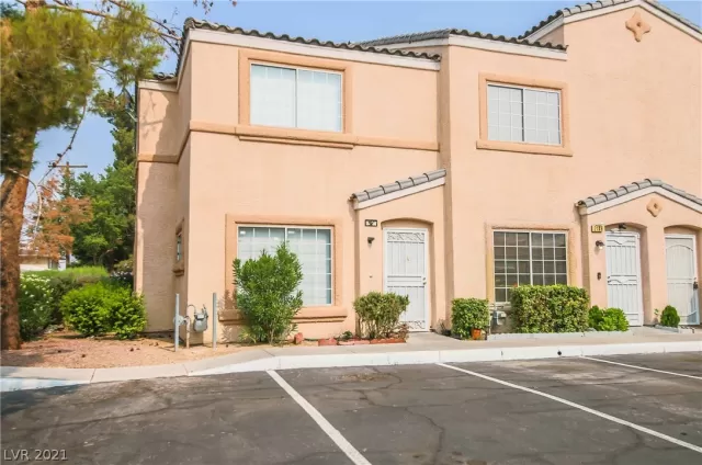 MLS: 2322406 Condo For Sale