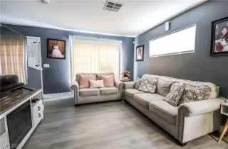 Photo #4: 2322406 Listing