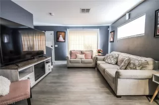 Photo #5: 2322406 Listing