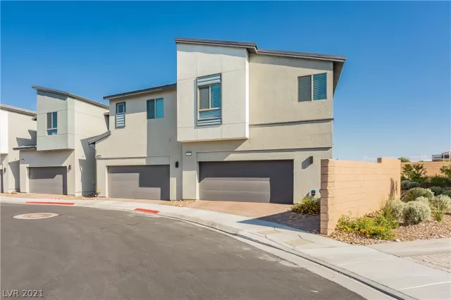 MLS: 2322426 Condo For Sale