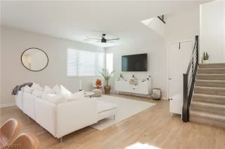 Photo #3: 2322426 Listing