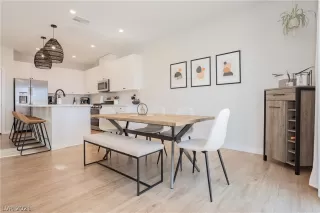 Photo #6: 2322426 Listing