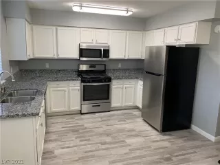 Photo #4: 2322468 Listing 