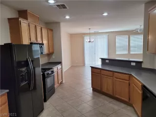 Photo #4: 2322472 Listing